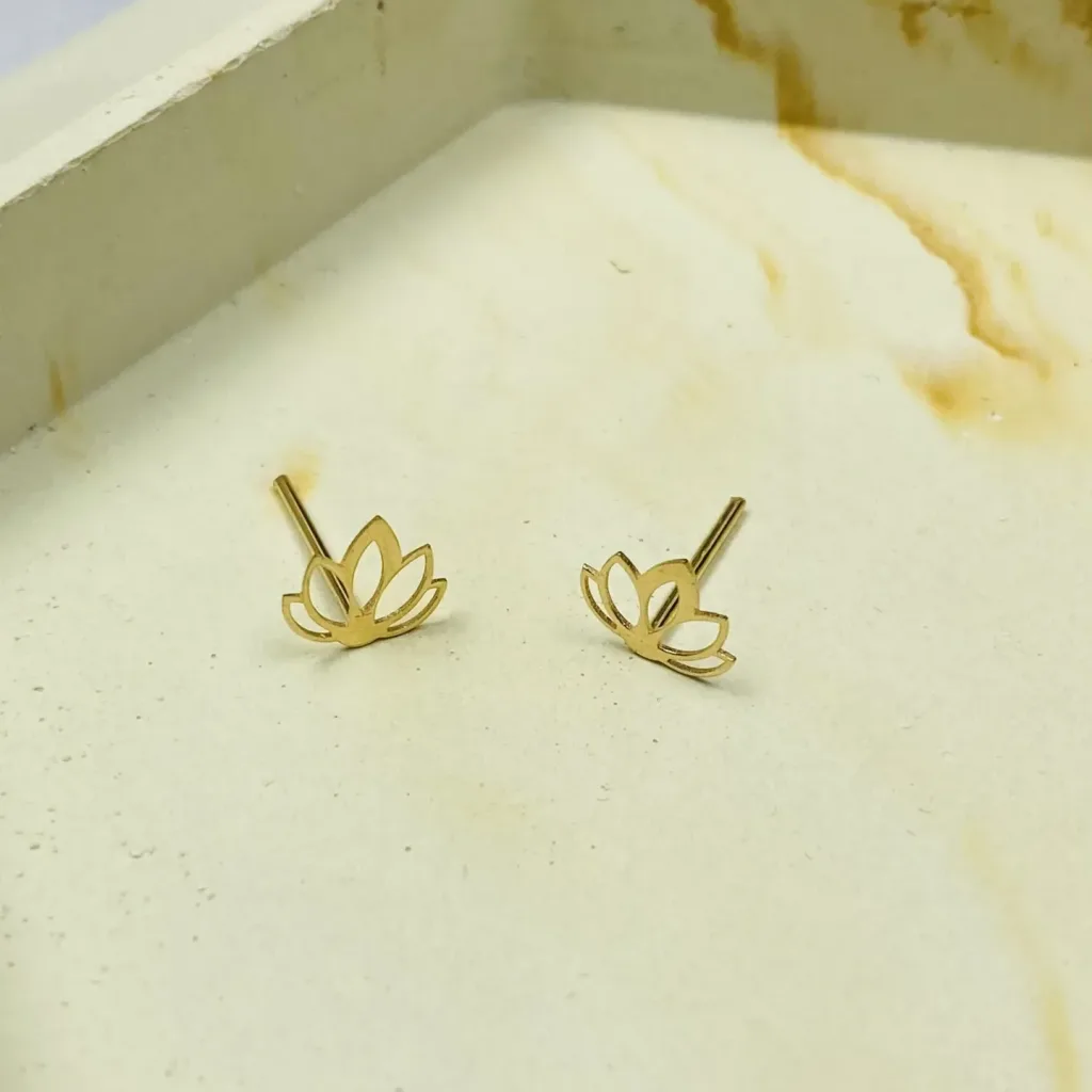 گوشواره میخی لیزر طلا طرح گل