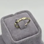 انگشتر مینیمال طلا در انواع طرح زنانه به شکل خطی