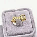 انگشتر مینیمال طلا طرح لاو زنانه