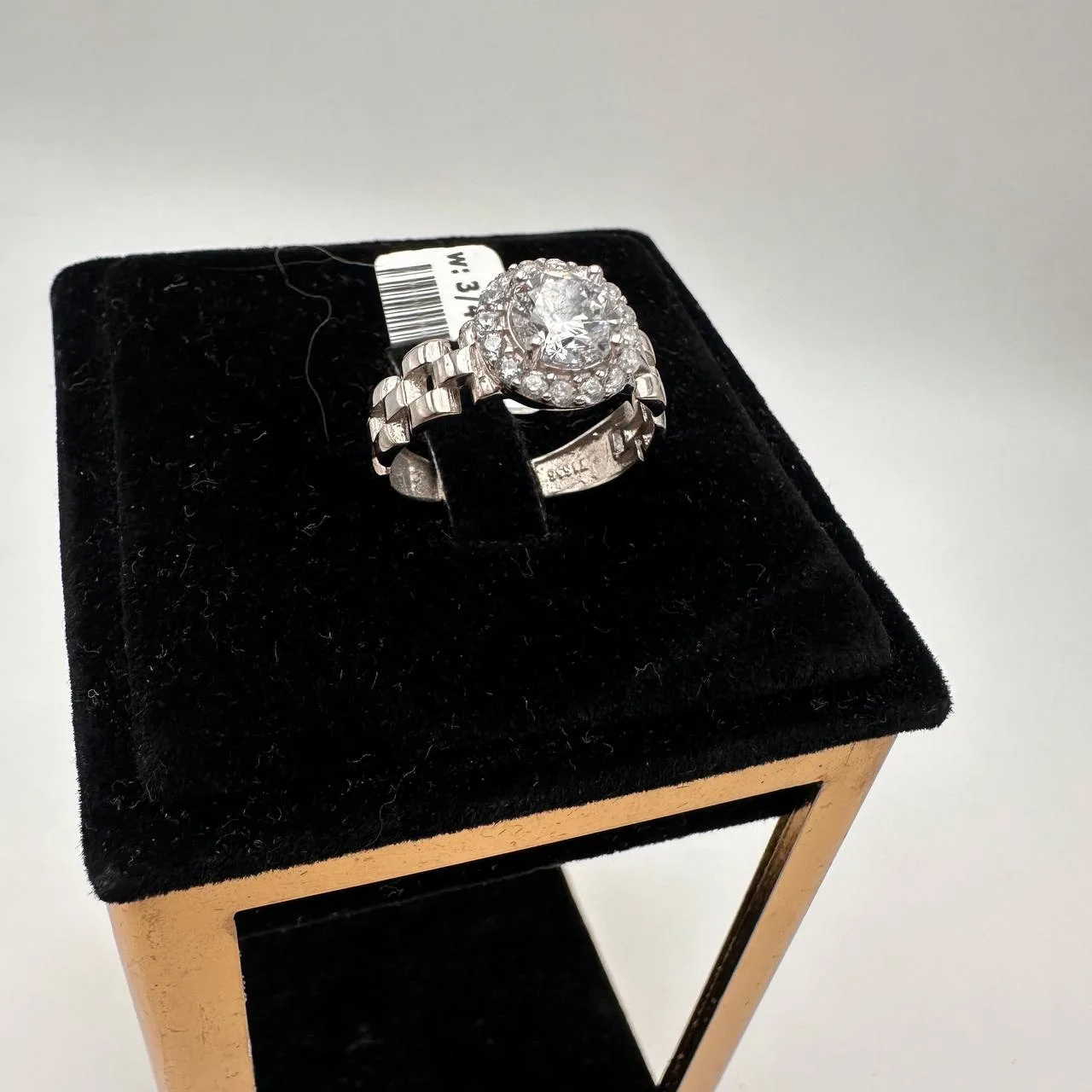 انگشتر طلا تخمه درشت کارتیر طرح جواهر زنانه