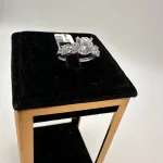 انگشتر طلا تخمه درشت و سنگ طرح جواهر زنانه