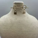 قیمت گوشواره طلا طرح قفل زنانه و دخترانه 18 عیار