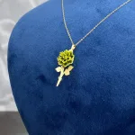 عکس آویز گردنی طلا گل جعبه ای زنانه