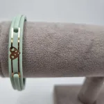 دستبند طلا چرم شیک با طرح چند قلب زنانه