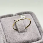 انگشتر سولیتر طلا زنانه طرح سنگ مربع سفید