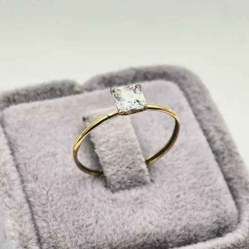 انگشتر سولیتر طلا زنانه طرح سنگ مربع سفید