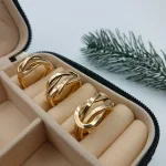 عکس مدل انگشتر زنانه طلا طرح امگا گره