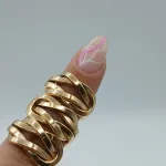 انگشتر طلا زنانه 18 عیار طرح امگا گره
