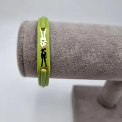 عکس دستبند طلا چرم سبز