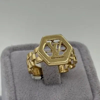 انگشتر طلا زنانه پورتوفینو لویی ویتون 18 عیار نمادار