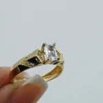 قیمت انگشتر طلا زنانه طرح سنگ باگت نمادار