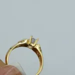 خرید انگشتر طلا زنانه طرح سنگ باگت چشم گیر