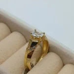 انگشتر طلا زنانه طرح سنگ باگت نگین دار