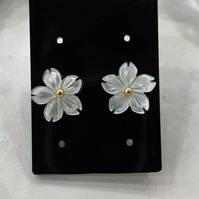 گوشواره میخی صدفی طلا زنانه سبک