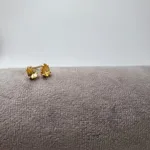 عکس گوشواره طلا میخی اشک سولیتر زرد زنانه و دخترانه نگین دار