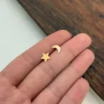 عکس مدل گوشواره میخی ماه و ستاره لیزری طلا زنانه و دخترانه ظریف