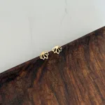 عکس مدل گوشواره میخی لوتوس لیزری طلا زنانه و دخترانه طلای 18 عیار