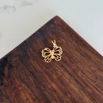 قیمت پلاک لیزری طلا با طراحی پروانه با بال‌های باز دخترانه ترند و شیک