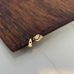 عکس مدل گوشواره میخی لیزری طلا طرح موشک و سیاره زنانه و دخترانه نمادار