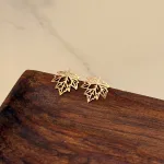 قیمت گوشواره میخی لیزری طلا طرح برگ پاییزی زنانه و دخترانه ظریف