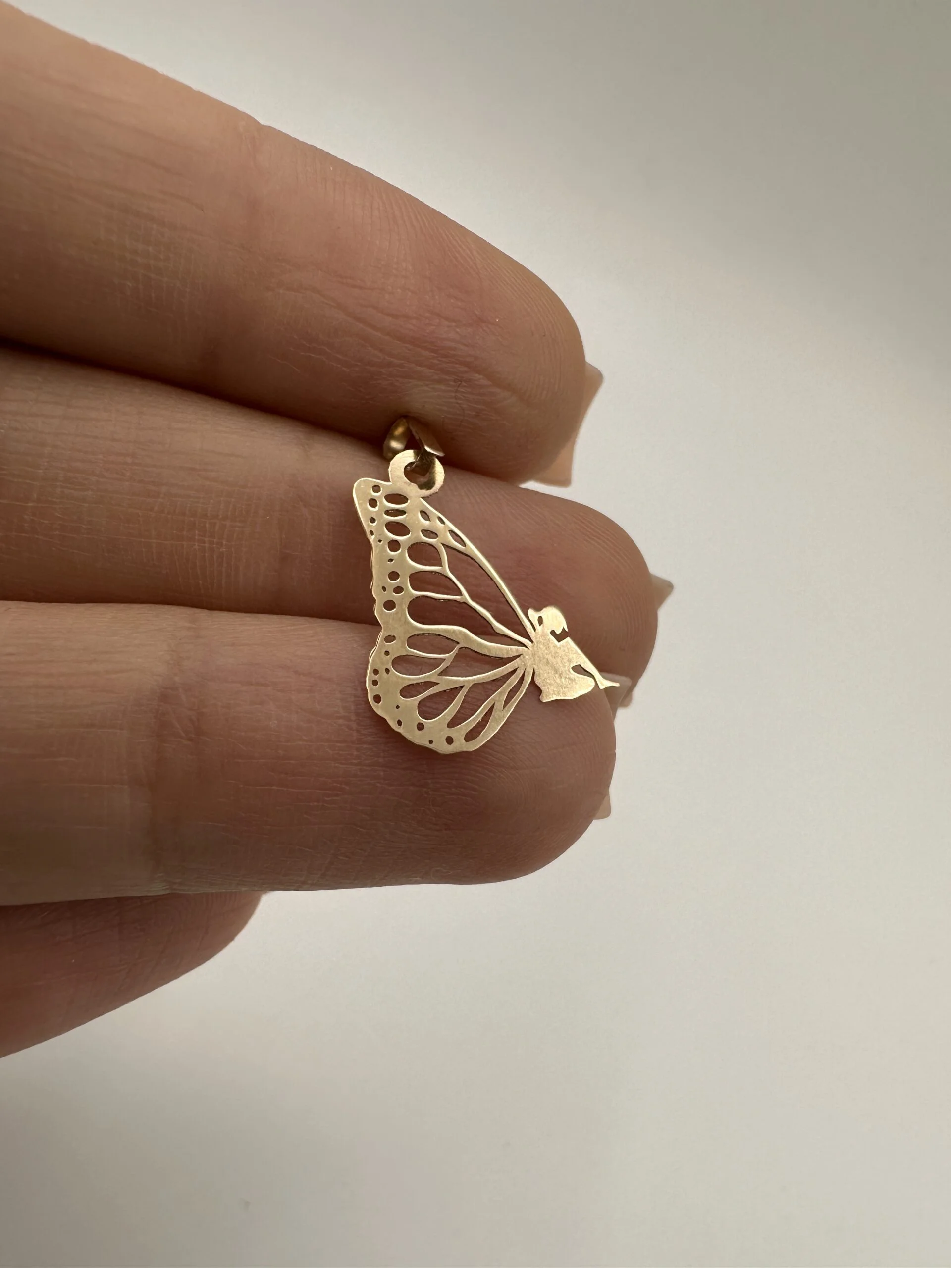 پلاک لیزری طلا دختر و بال پروانه زنانه و دخترانه کد 1601 SF