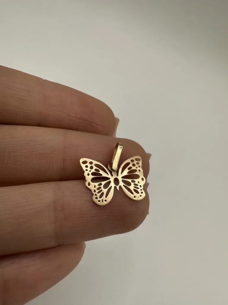 خرید پلاک لیزری طلا پروانه زنانه و دخترانه 18 عیار