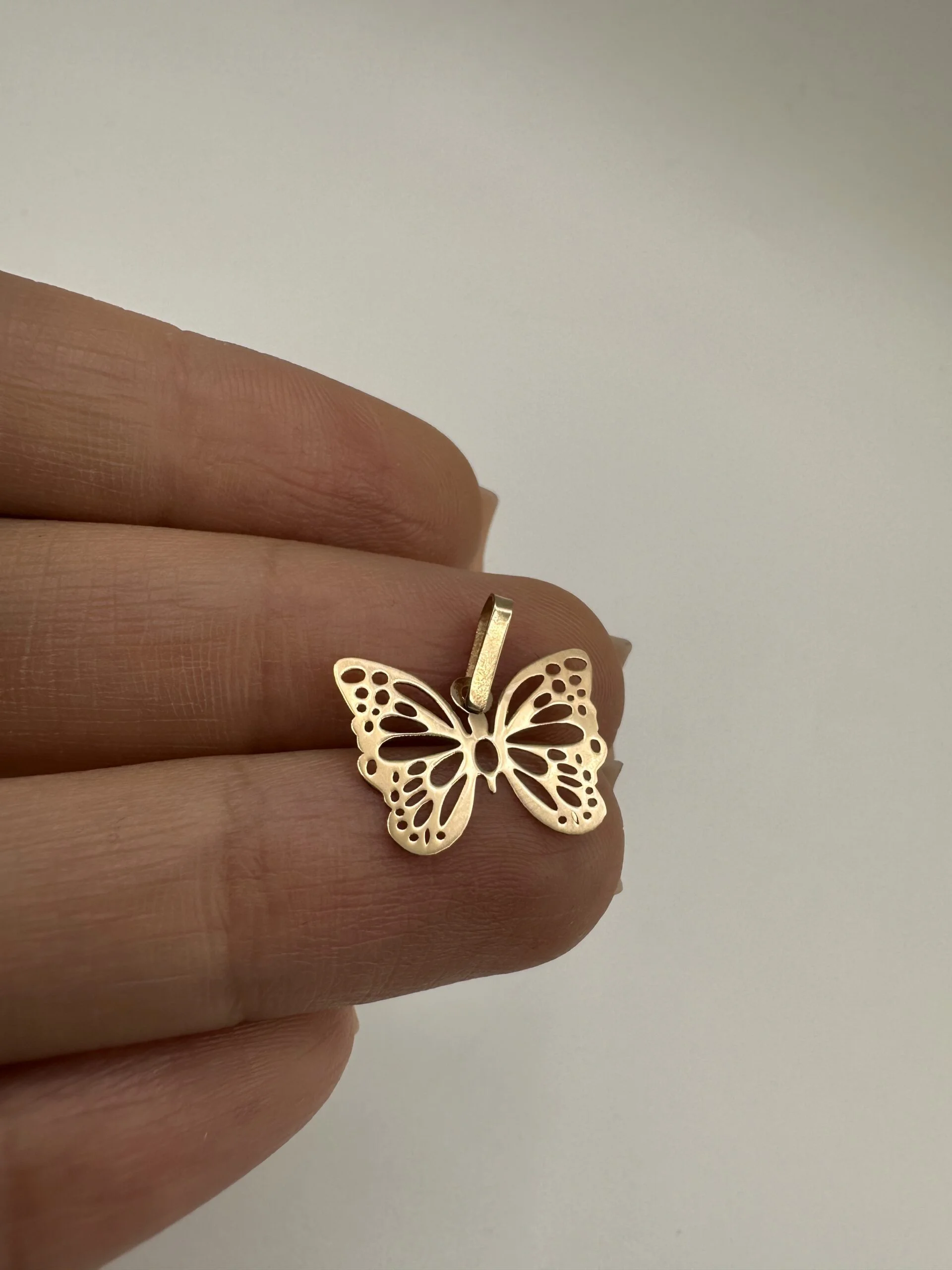 خرید پلاک لیزری طلا پروانه زنانه و دخترانه 18 عیار