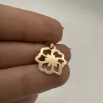 خرید پلاک لیزری طلا طرح گل زنانه و دخترانه 18 عیار