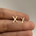 قیمت گوشواره میخی لیزری طلا ایکس زنانه و دخترانه 18 عیار