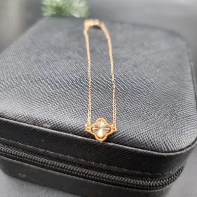 عکس دستبند طلا ونکلیف زنانه و دخترانه نمادار