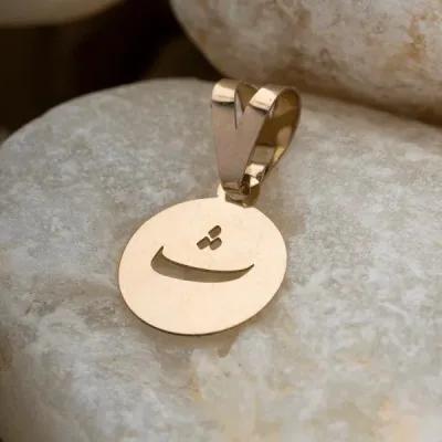 خرید پلاک لیزری طلا حرف ث دخترانه و زنانه با وزن سبک