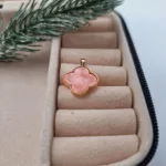 قیمت پلاک طلا ونکلیف گلبه ای زنانه و دخترانه 18 عیار