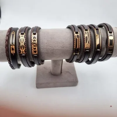 عکس دستبند طلا چرم قهوه ای مردانه 18 عیار