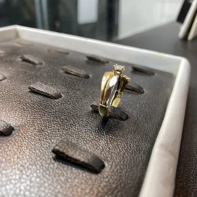 قیمت انگشتر طلا سفید و زرد زنانه و دخترانه سبک