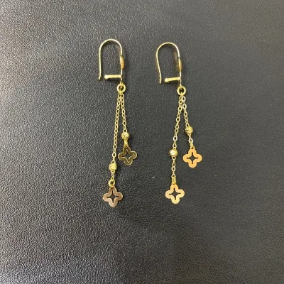 عکس گوشواره طلا آویز شبدر زنانه و دخترانه 18 عیار