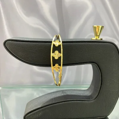 خرید دستبند طلا بنگل طرح گل زنانه و دخترانه لوکس