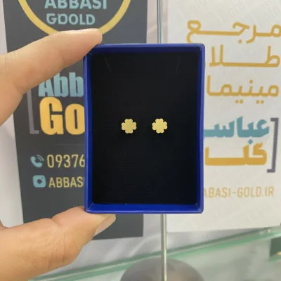 قیمت خرید گوشواره میخی لیزری طلا ۱۸ عیار،طرح گل ظریف، وزن کم