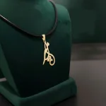 عکس پلاک لیزری طلا طرح اسم امیر شیک و کم وزن