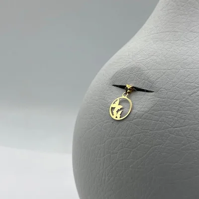 عکس پلاک طلا لیزری طرح دو پروانه لوکس و جذاب