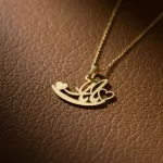 قیمت پلاک طلا لیزری طرح مامان و قلب وزن پایین و جذاب