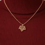 عکس مدل پلاک طلا لیزری طرح برگ پاییزی زنانه و دخترانه ظریف و فانتزی