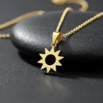 عکس مدل پلاک طلا لیزری طرح خورشید زنانه و دخترانه ساده و زیر 1 گرم