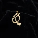 قیمت پلاک طلا لیزری اسم مریم فارسی با فونت خاص زیر یک گرم