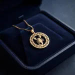 خرید پلاک طلا نماد ماه تولد آبان 18 عیار سبک زیر یک گرم