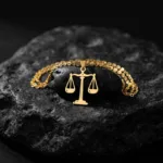 قیمت پلاک طلا نماد ماه تولد مهر (ترازو عدالت) 18 عیار با وزن کم زیر 1 گرم
