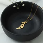 خرید پلاک طلا ماه تولد آذر با فونت ساده 18 عیار با وزن کم و زیر 1 گرم