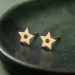 خرید گوشواره طلا میخی ستاره با حلقه توخالی 18 عیار سبک و مینیمال