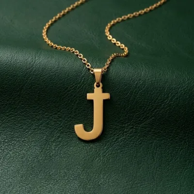 قیمت پلاک طلا حرف J با فونت ساده و مینیمال 18 عیار با وزن کمتر از یک گرم