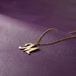 خرید پلاک طلا حرف M با فونت مینیمال 18 عیار با وزن پایین