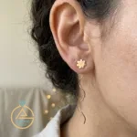 عکس مدل گوشواره طلا کرلی گل هفت پر توپر زنانه و دخترانه 18 عیار با وزن پایین